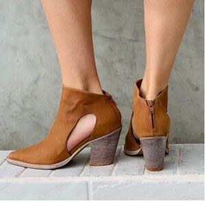 Free people boot bootie nwt size 38.5